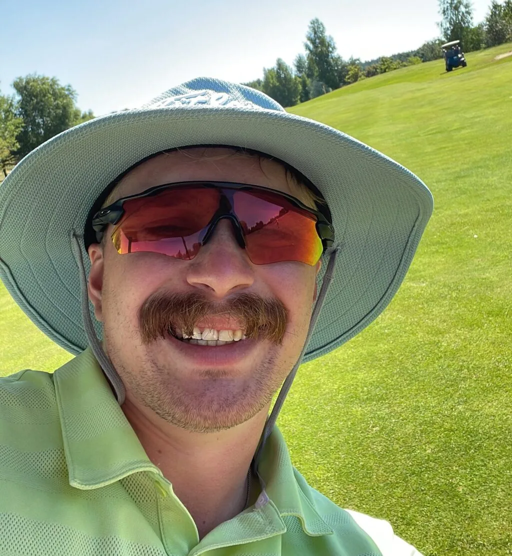 Aapo Mäki-Into-Digital-Verkkosivut-Aapo-Golfkentällä